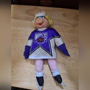 Vintage 1995 NHL Muppets Miss Piggy Hockey Player Doll Toy Muppets  Purple